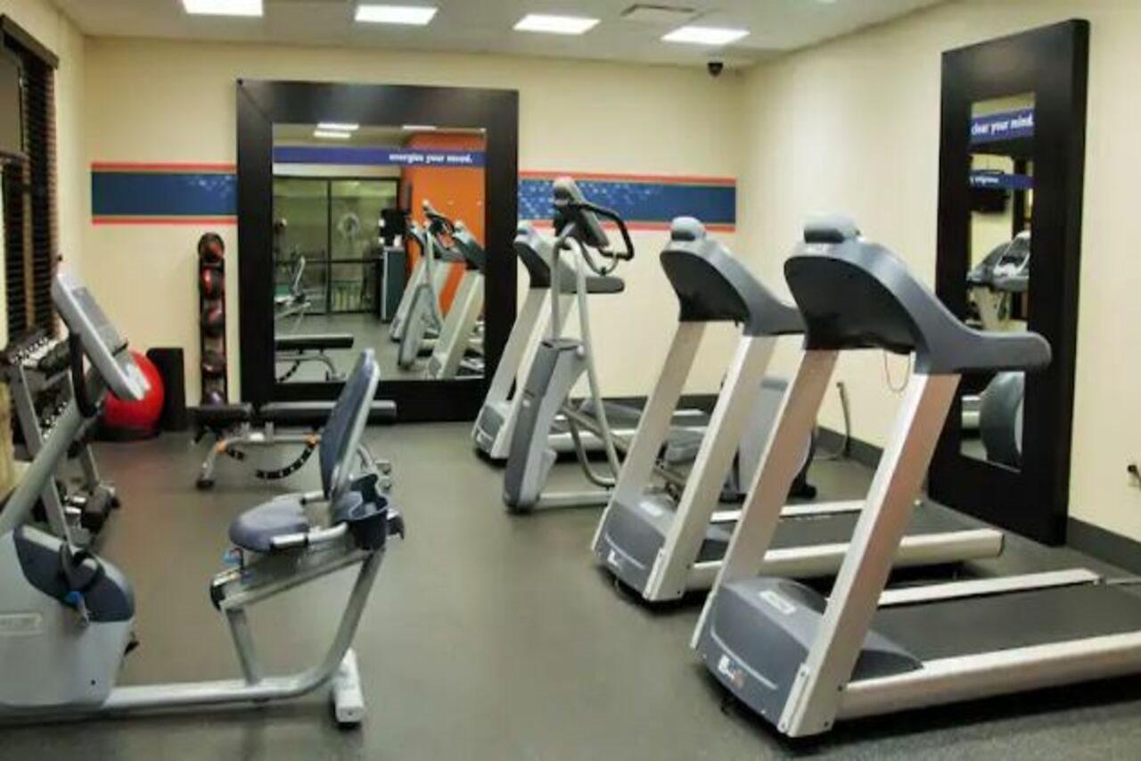 Hampton Inn & Suites Cincinnati / Uptown - University Area Bagian luar foto