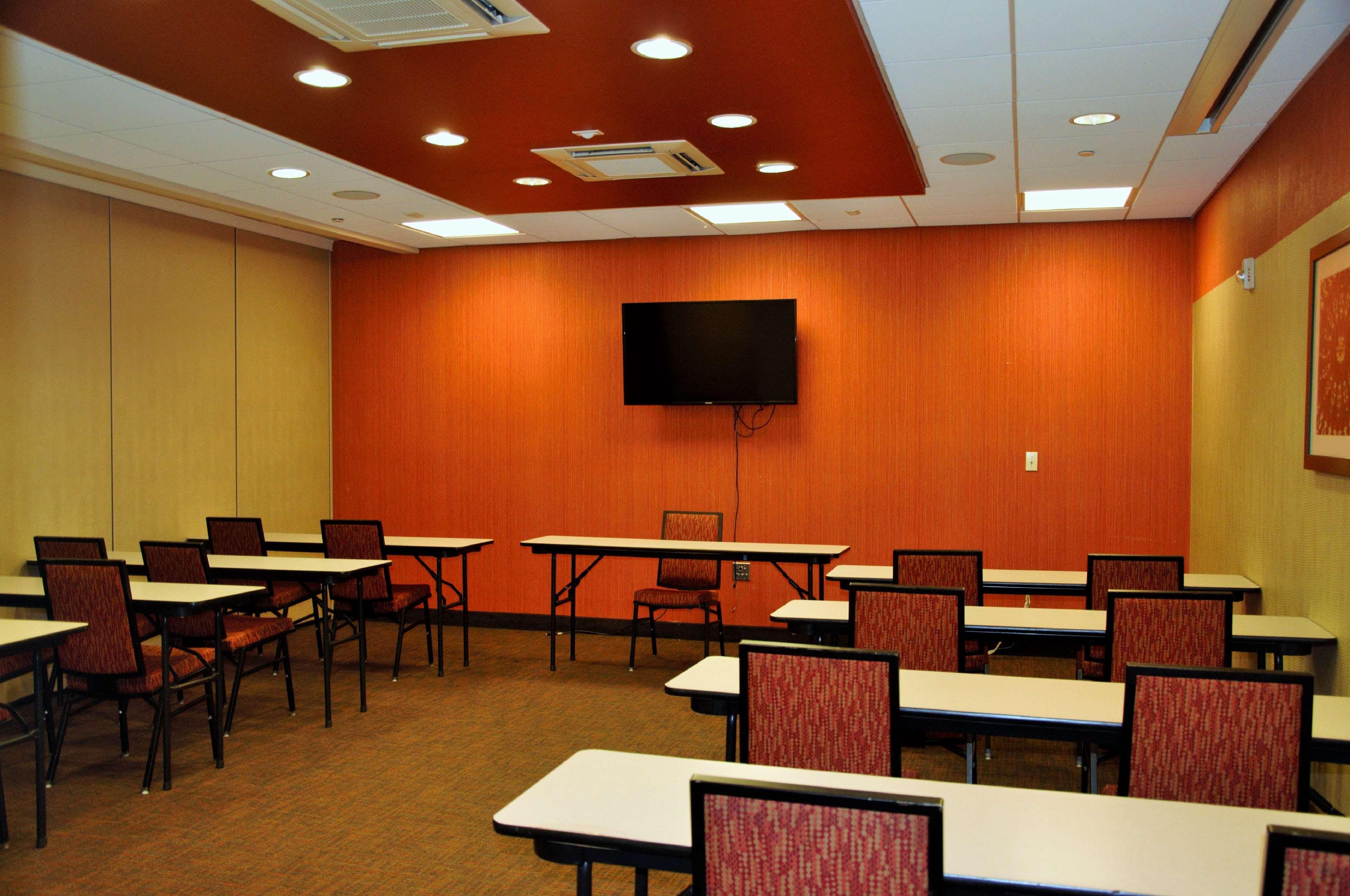 Hampton Inn & Suites Cincinnati / Uptown - University Area Bagian luar foto