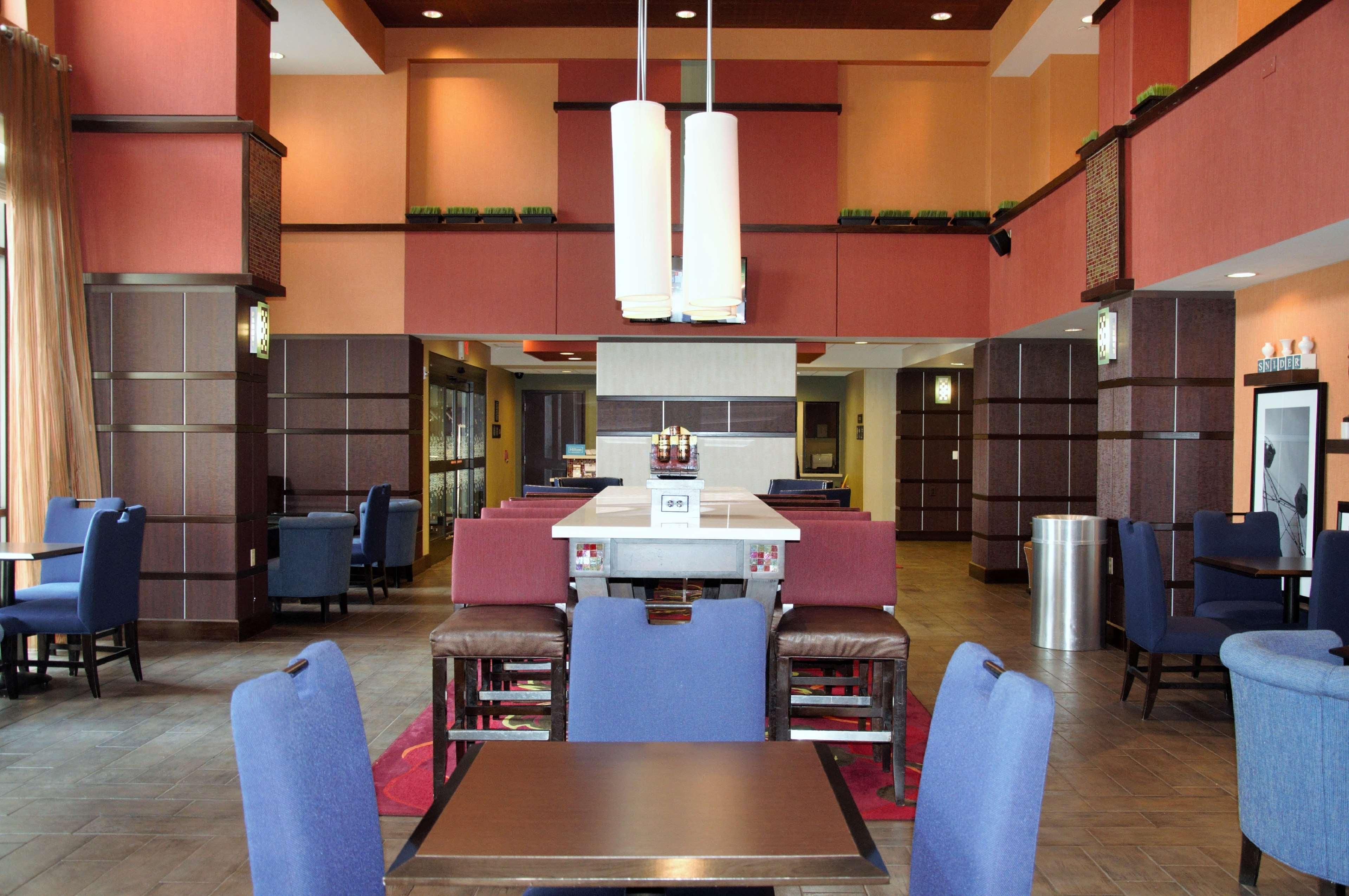 Hampton Inn & Suites Cincinnati / Uptown - University Area Bagian luar foto