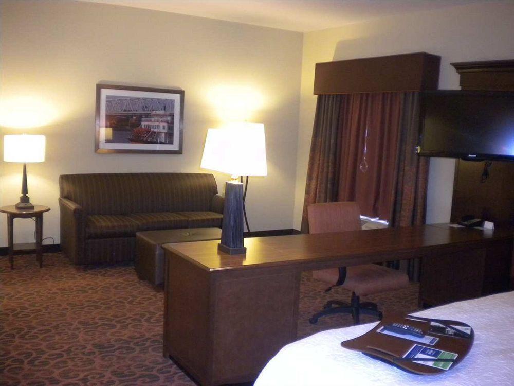 Hampton Inn & Suites Cincinnati / Uptown - University Area Bagian luar foto