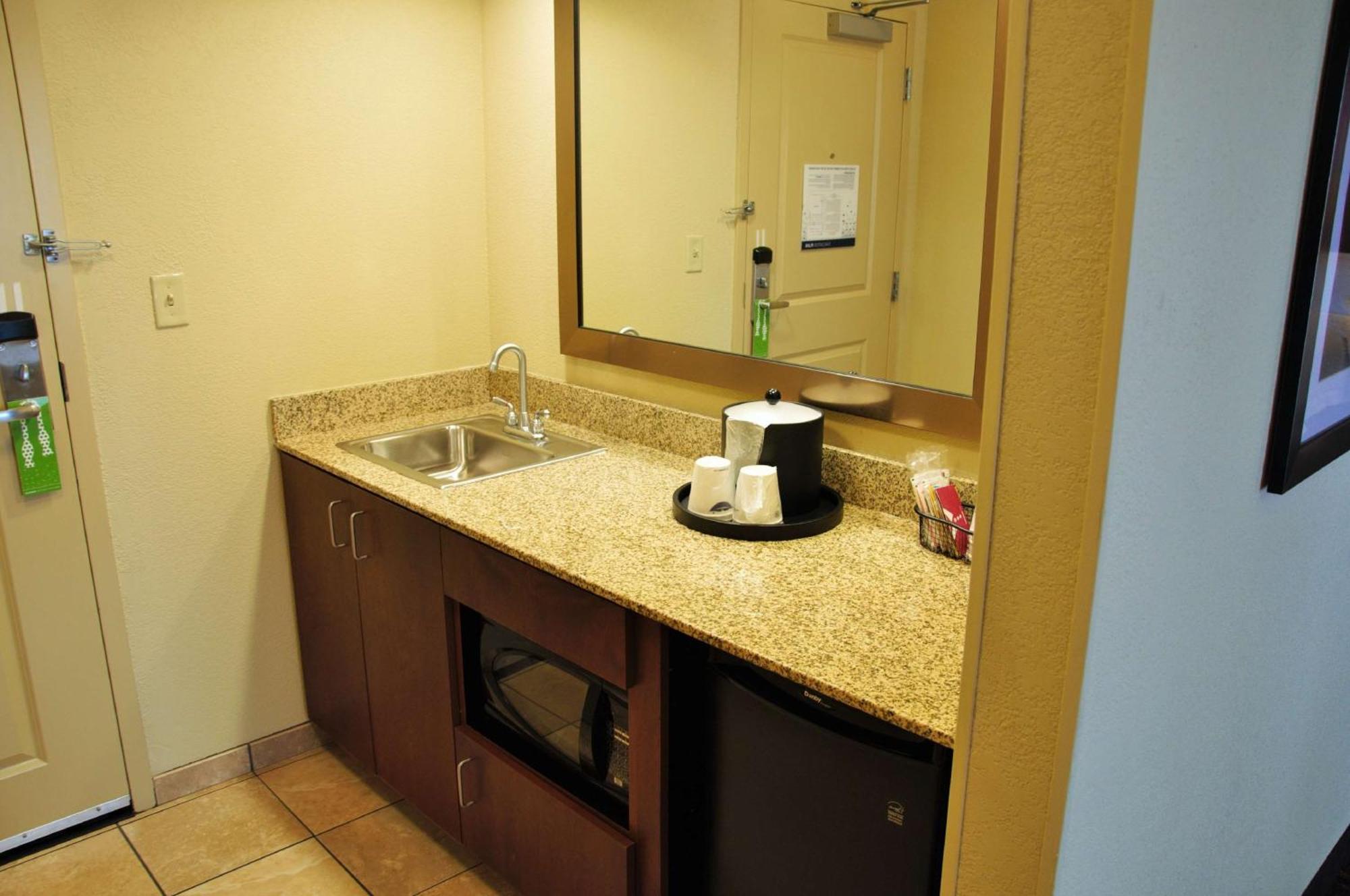 Hampton Inn & Suites Cincinnati / Uptown - University Area Bagian luar foto
