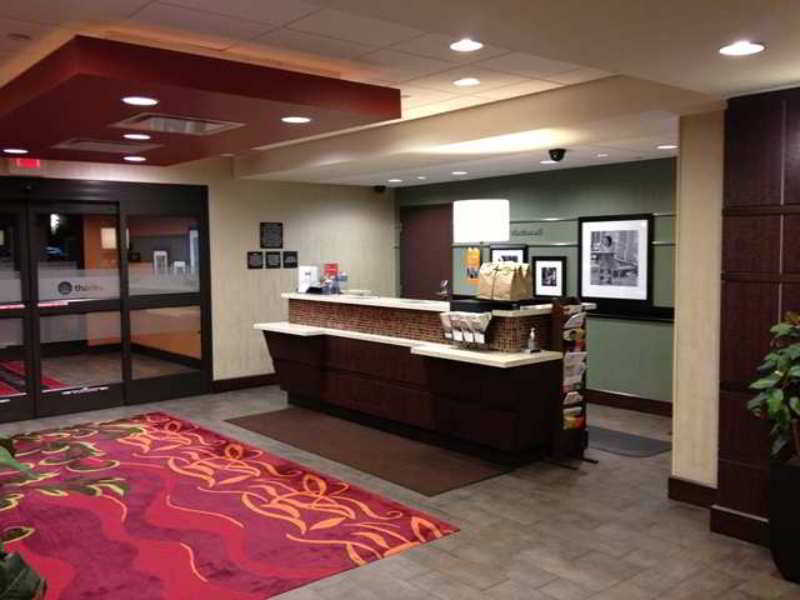 Hampton Inn & Suites Cincinnati / Uptown - University Area Bagian luar foto